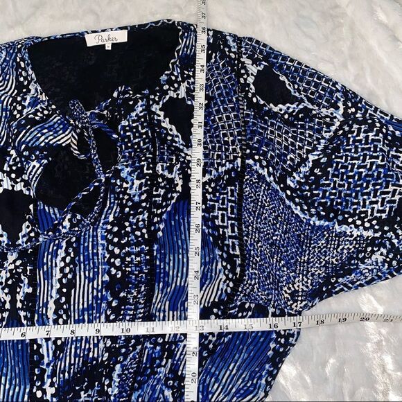 Parker v-neck front tie dress with all over print . Size medium - Picture 7 of 12